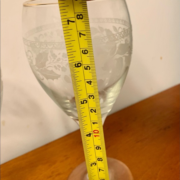 2 Gold Rim Water Goblets/Wine Glasses Etched with Holly and flowers 7 3/8” - Picture 6 of 8